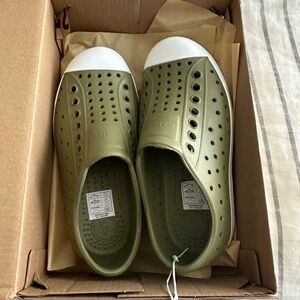 NWT!! Boys Native c11 shoes